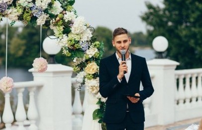 Ведущий выездной свадьбы