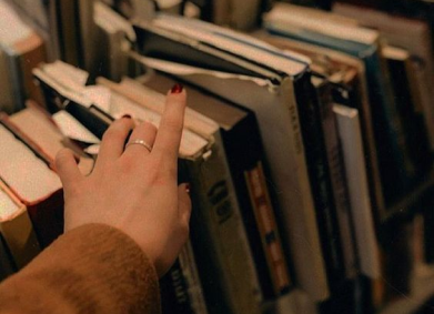 Добірка захоплюючих книг для холодних вечорів