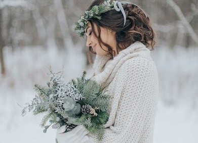 Утепляем невесту: что надеть на свадебное платье?