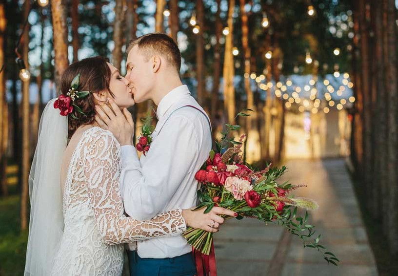 весілля на природі, молодята, маленьке весілля