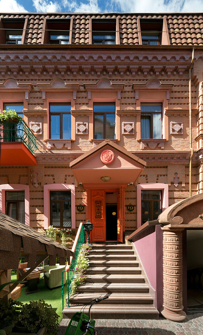 Дворик Отеля 19