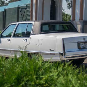 Cadillac fleetwood - авто на весілля у Києві - портфоліо 3
