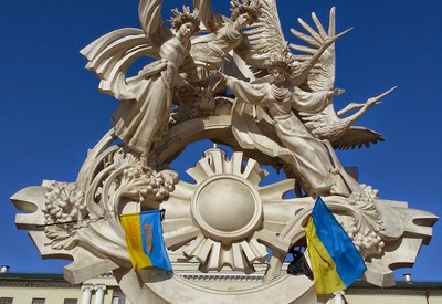 Памятник “Вера. Надежда. Любовь” - місце для фотосесій у Хмельницькому - портфоліо 6
