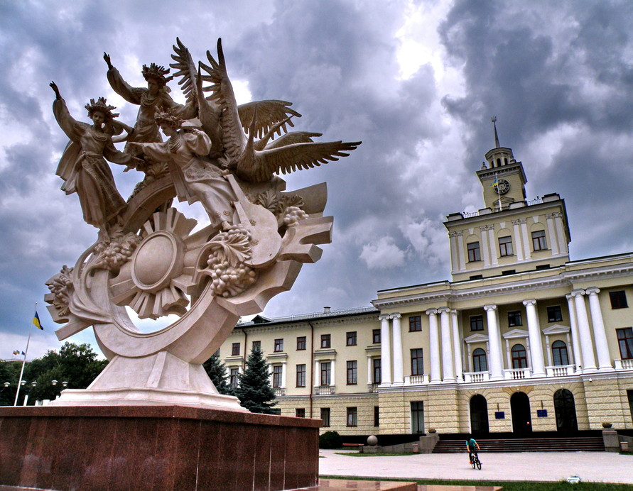  Памятник “Вера. Надежда. Любовь”