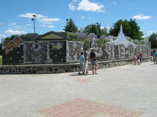 Фейсвол (“Стена лиц”)