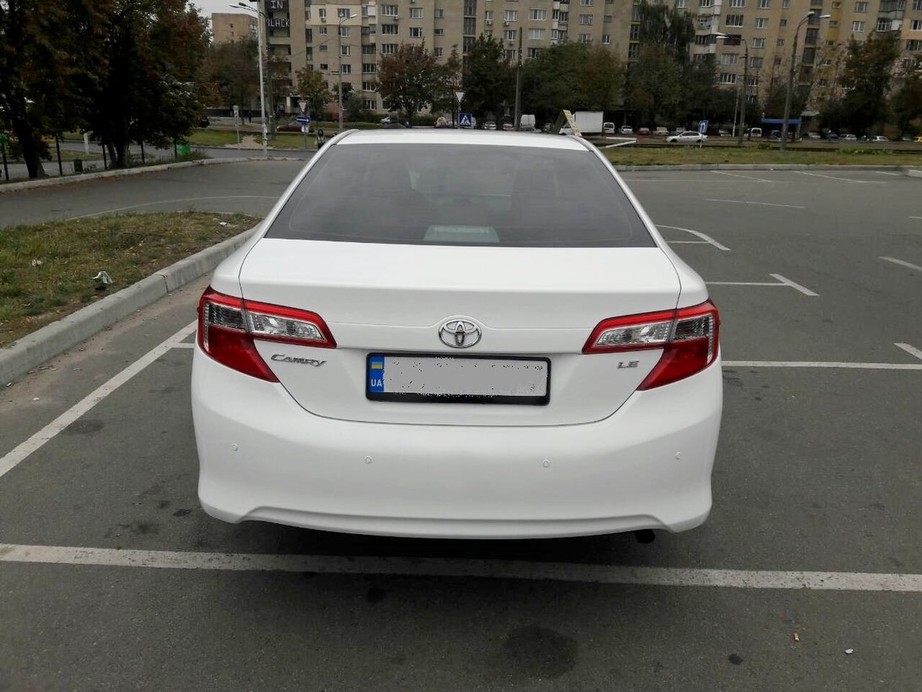 Toyota Camry 50 (белая) 