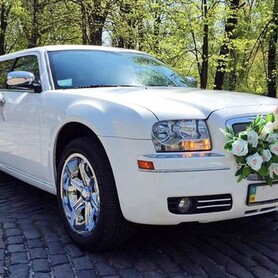 004 Лімузин Chrysler 300C Disco - авто на весілля у Києві - портфоліо 3