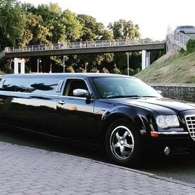 016 Лімузин Chrysler 300C чорний - авто на весілля у Києві - портфоліо 3