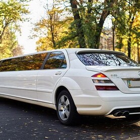 029 Лімузин Mercedes-Benz W221 S63 білий - авто на весілля у Києві - портфоліо 4