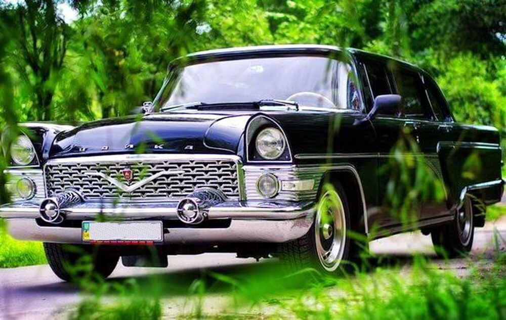 206 Ретро автомобіль Chayka GAZ-13 чорна 