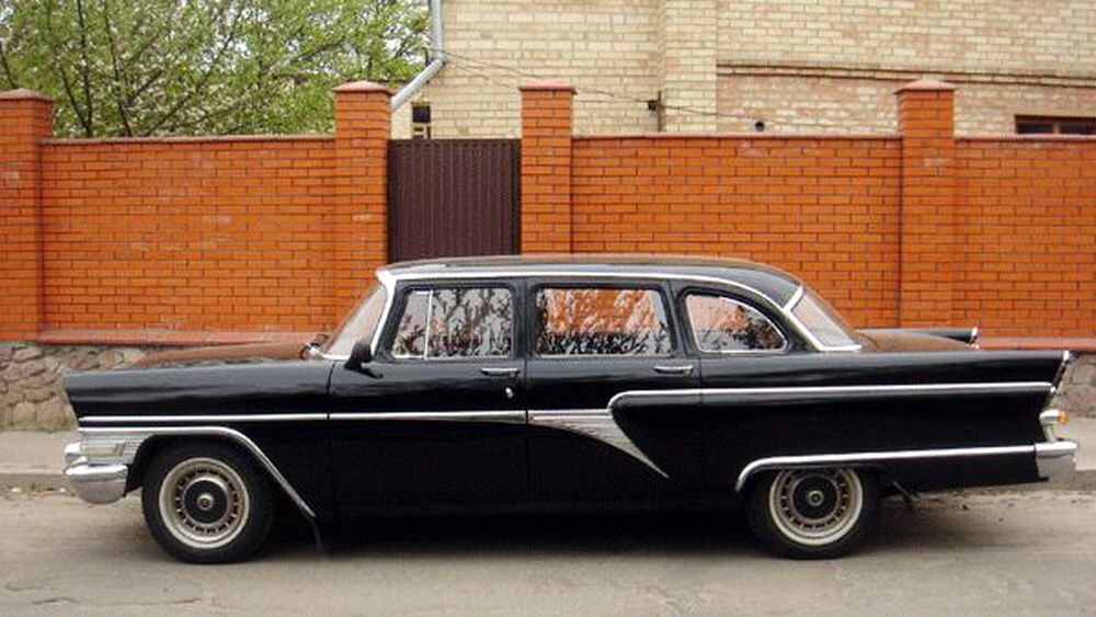 206 Ретро автомобіль Chayka GAZ-13 чорна 