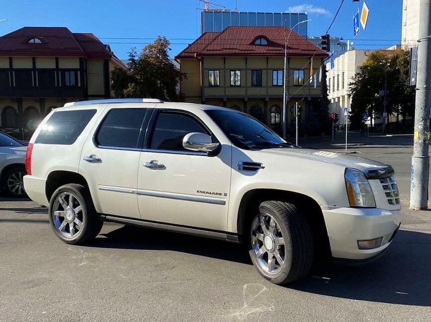 232 Позашляховик Cadillac Escalade білий 