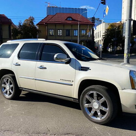 232 Позашляховик Cadillac Escalade білий - авто на весілля у Києві - портфоліо 1