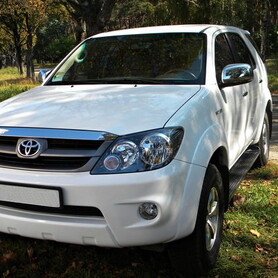 266 Позашляховик Toyota Fortuner - авто на весілля у Києві - портфоліо 1