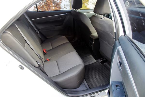 170 Toyota Corolla біла оренда на весілля 