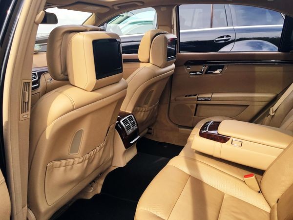 089 Mercedes W221 S500 original restyle черный  