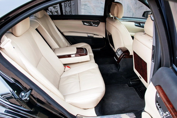 092 Mercedes-Benz W221 S500L black 
