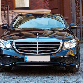 102 Mercedes-Benz W213 E класу оренда Киев - авто на весілля у Києві - портфоліо 2