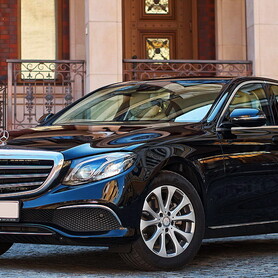 102 Mercedes-Benz W213 E класу оренда Киев - авто на весілля у Києві - портфоліо 1