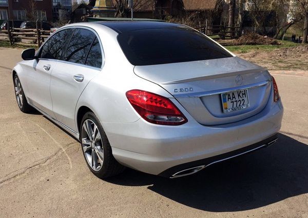 109 Mercedes-Benz С300 серебристый 