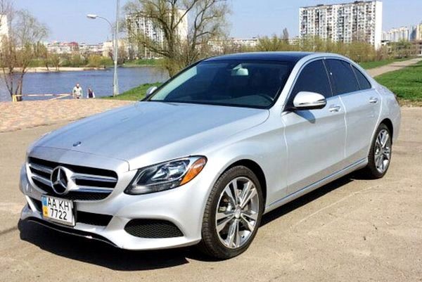 109 Mercedes-Benz С300 серебристый 