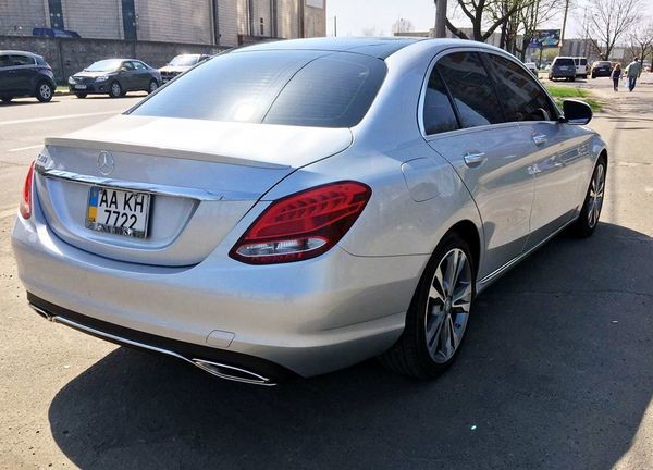109 Mercedes-Benz С300 серебристый 