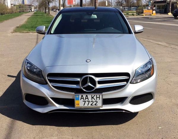 109 Mercedes-Benz С300 серебристый 