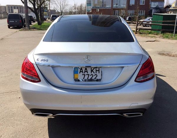 109 Mercedes-Benz С300 серебристый 