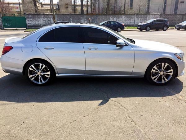109 Mercedes-Benz С300 серебристый 