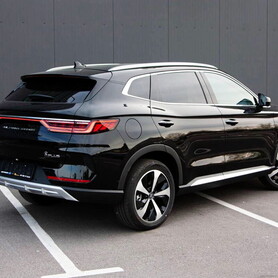 126 Позашляховик електро BYD ID - авто на весілля у Києві - портфоліо 4
