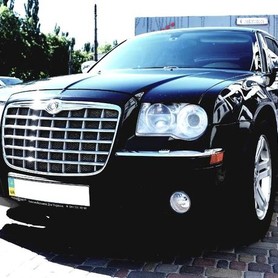 136 Chrysler 300C чорний оренда - авто на весілля у Києві - портфоліо 1