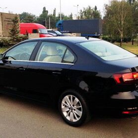 158 Volkswagen Jetta чорний - авто на весілля у Києві - портфоліо 3