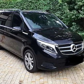 273 Мікроавтобус Mercedes-Benz V-class 2017 - авто на весілля у Києві - портфоліо 1