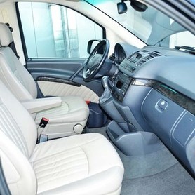 284 мікроавтобус Mercedes Viano - авто на весілля у Києві - портфоліо 3