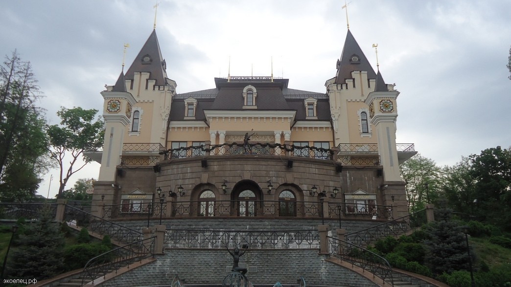  Кукольный театр в Крещатом (Купеческом)  парке