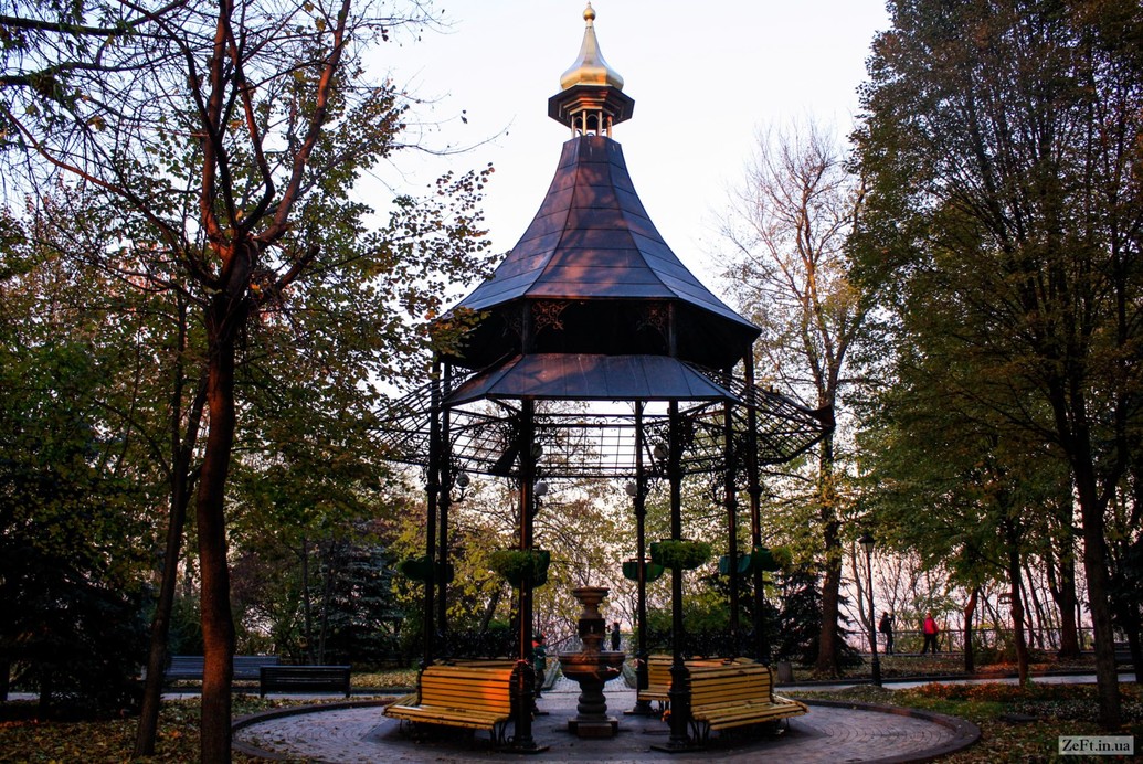  Кукольный театр в Крещатом (Купеческом)  парке