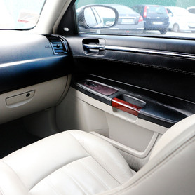 Chrysler 300C - авто на весілля у Києві - портфоліо 5