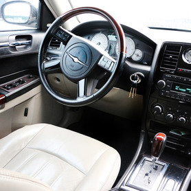 Chrysler 300C - авто на весілля у Києві - портфоліо 4