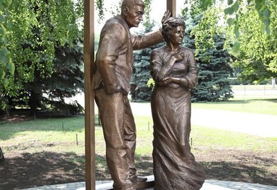 Памятник родителям - місце для фотосесій у Кривому Розі - портфоліо 4