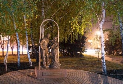Памятник родителям - місце для фотосесій у Кривому Розі - портфоліо 6