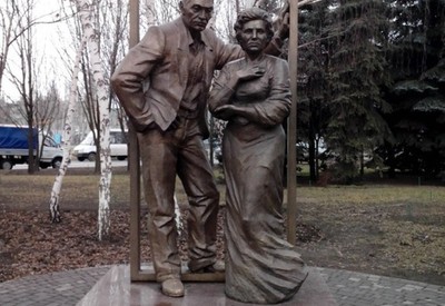 Памятник родителям - місце для фотосесій у Кривому Розі - портфоліо 5