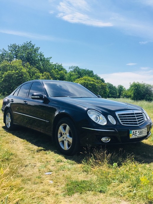 Mercedes E211 