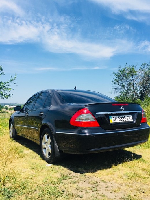 Mercedes E211 