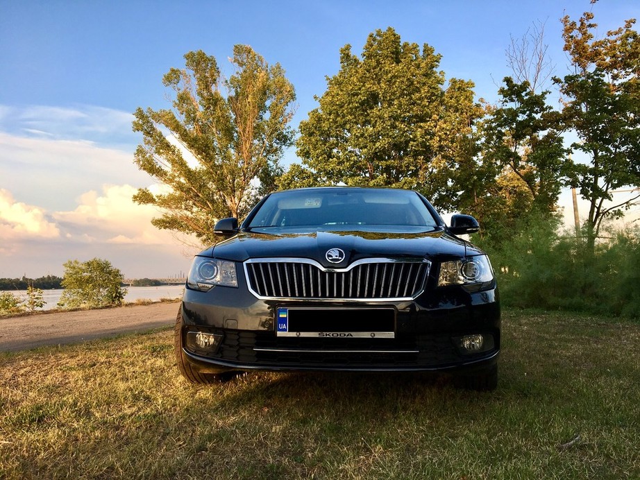 Skoda superb black new 2015 