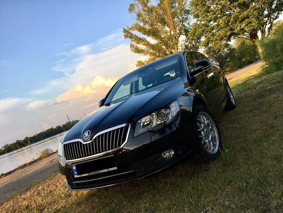 Skoda superb black new 2015 
