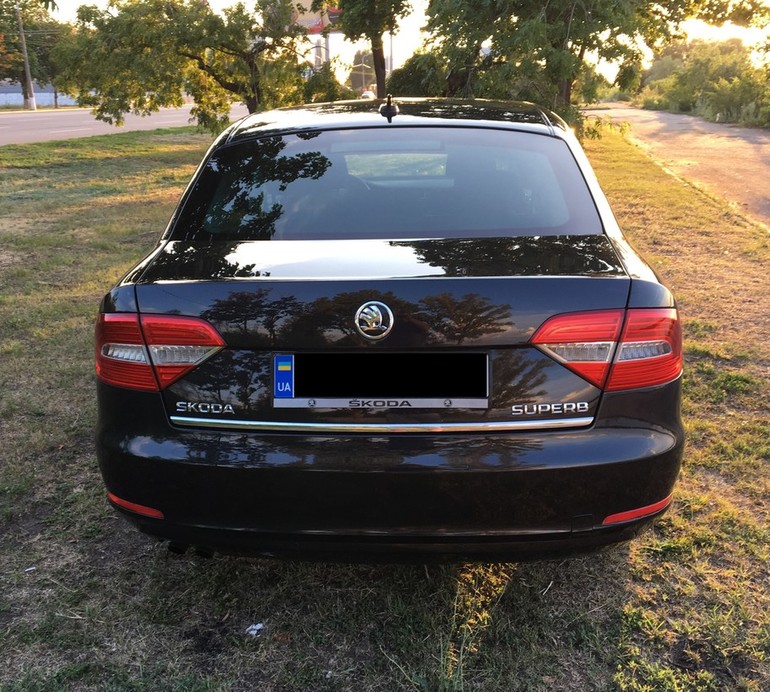 Skoda superb black new 2015 