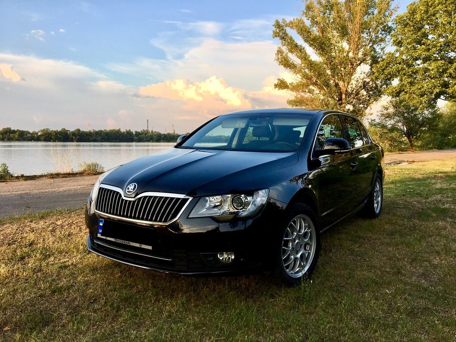 Skoda superb black new 2015 