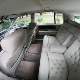 Cadillac Fleetwood - авто на весілля у Києві - портфоліо 3