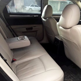 Chrysler 300C - авто на весілля у Києві - портфоліо 3