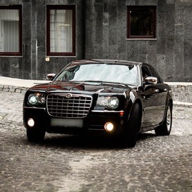 Chrysler 300C - авто на весілля у Києві - портфоліо 1
